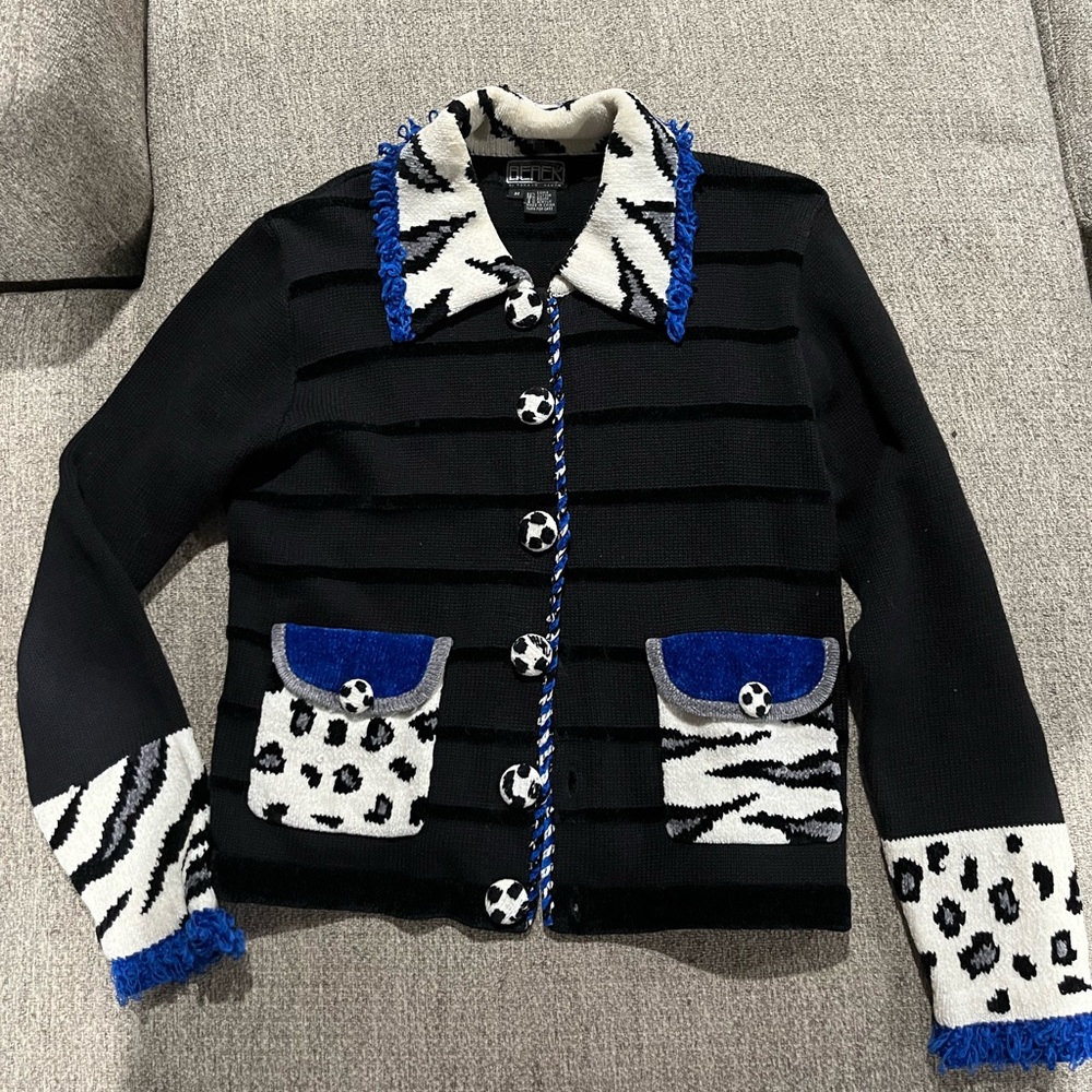 Funky vintage sweater with animal print